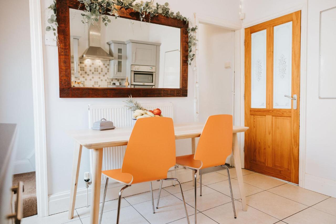 Female Guests Cosy Room Preston City Centre Екстериор снимка